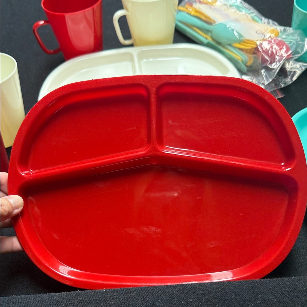 Colorful Plastic Dinnerware Set - Picture 4 of 15